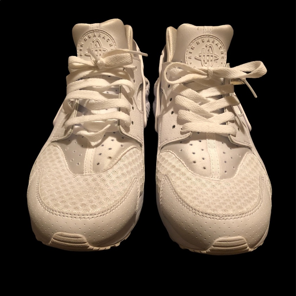 Air Huaraches slightly used SZ 9.5